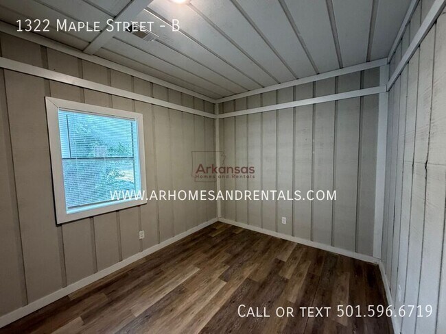 Building Photo - 1322 Maple St