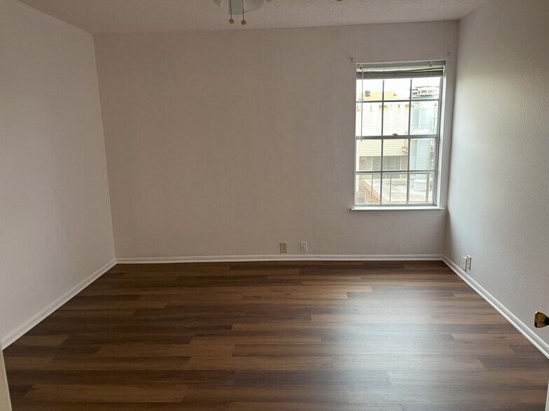 Building Photo - 2509 Giuffrias Ave