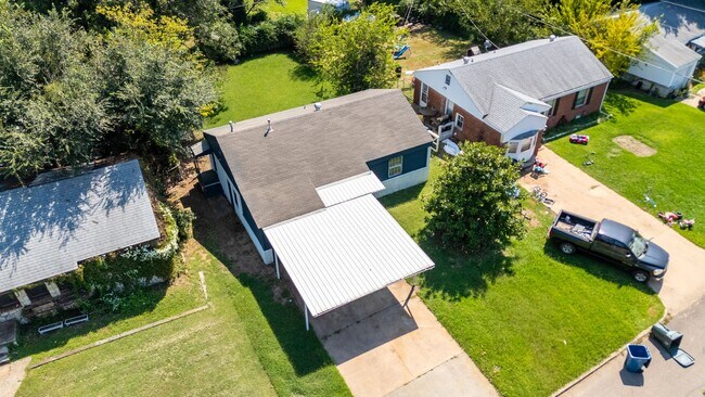 Building Photo - 3 Bedroom Rent to Own Home Available!