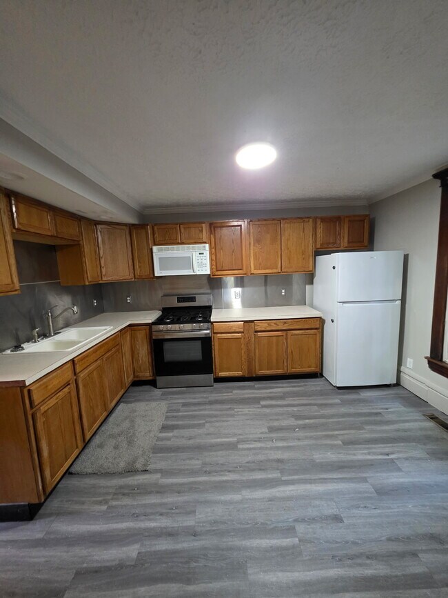 Building Photo - 164 E Church St