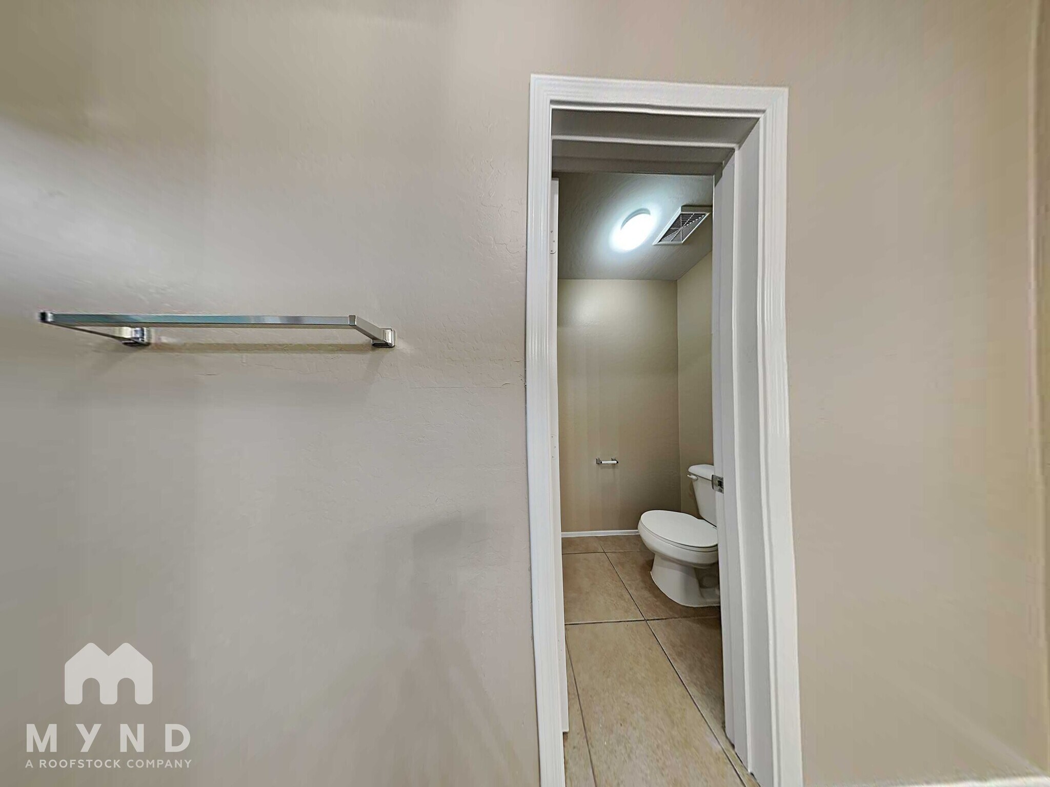 Building Photo - 9924 E Edgewood Ave