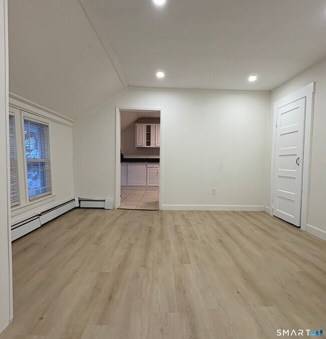 Building Photo - 1787 Stratfield Rd