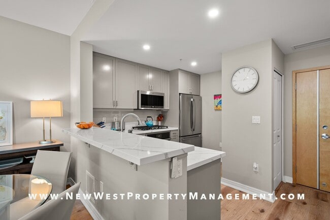 Building Photo - Super Spacious Cortez Hill 2-Bedroom at Discovery! Small Pet Ok!