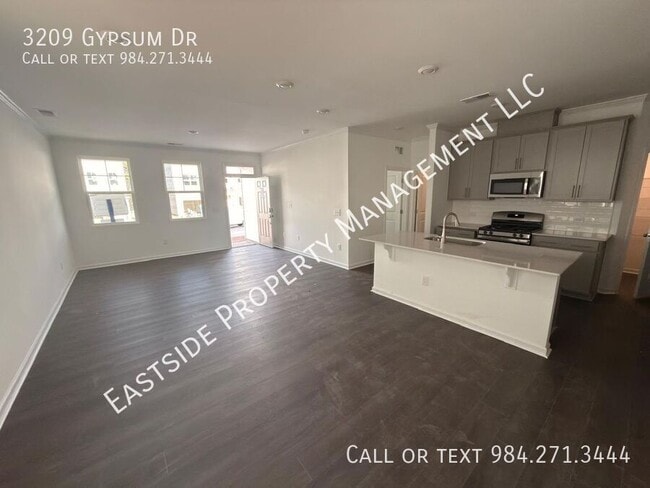 Building Photo - 3209 Gypsum Dr