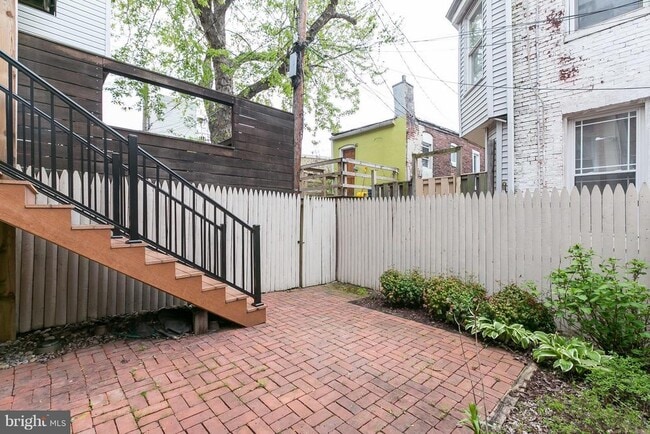 Building Photo - 2205 E Baltimore St