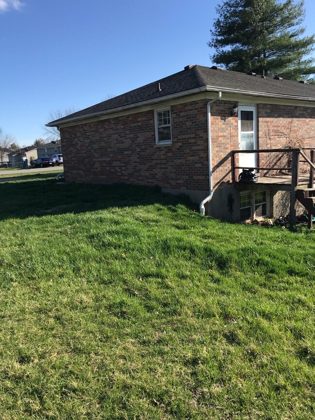 Building Photo - 100 Grant Dr