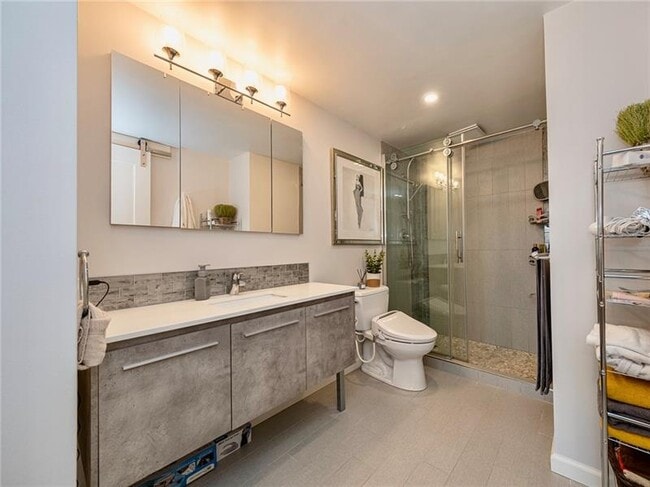 Building Photo - 320 Fort Duquesne Blvd