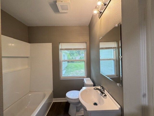 Building Photo - 135 Rosewood Dr
