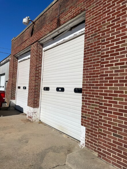 Building Photo - 100 W Green St