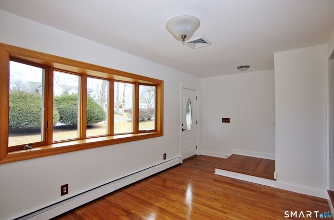 Building Photo - 37 Glen Ave