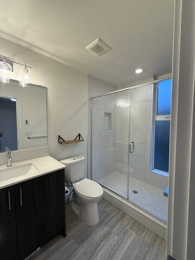 Building Photo - 1 Month Free Rent! Modern 2-Bed, 2-Bath Townhome near Madison Valley – Exceptional Light, Design ...