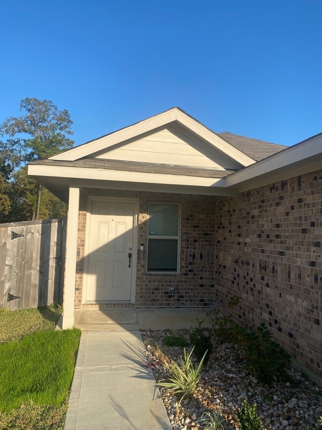 Building Photo - 1411 Las Cuevas Dr