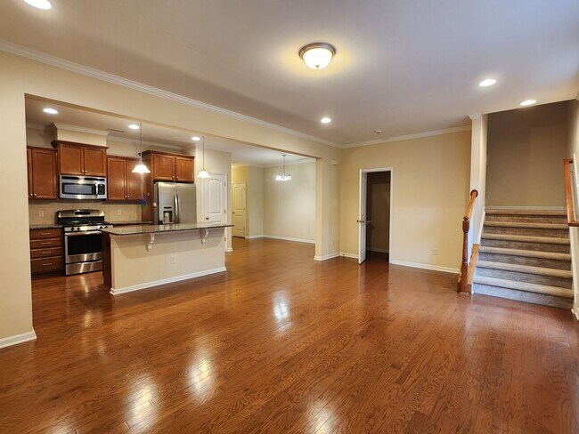 Building Photo - 3 Bedroom - Cary Townhome in Central Location!!! Close to 540 and Research Triangle Park!