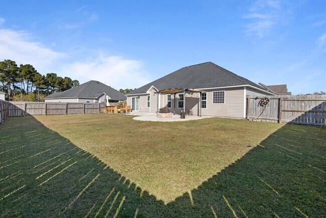 Building Photo - Neighborhood Pool! Minutes to Piney Green Gate!