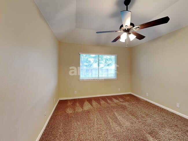 Building Photo - 351 Bailey Loop