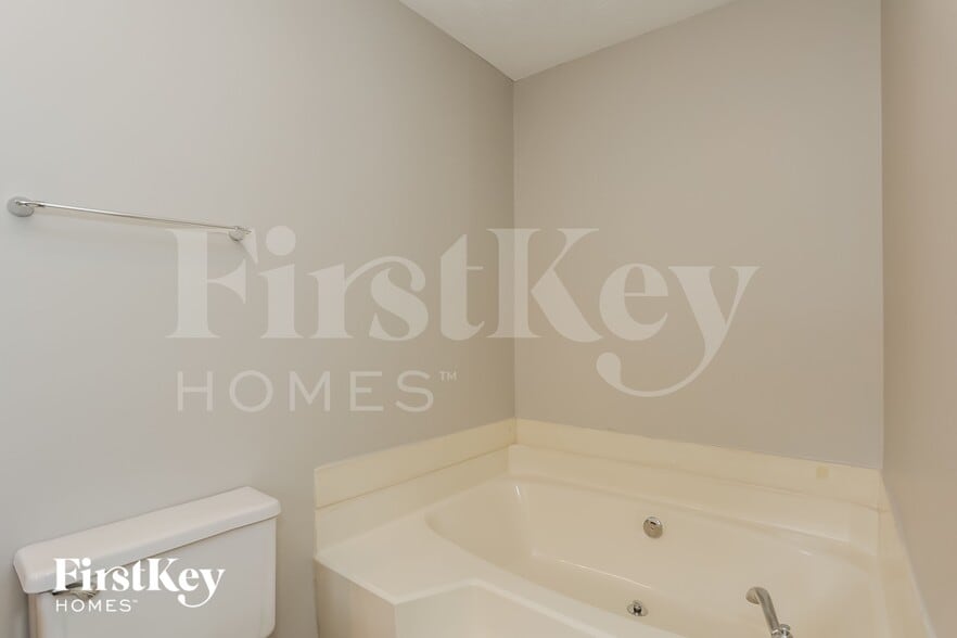 Building Photo - 3900 Hadley Farm Dr