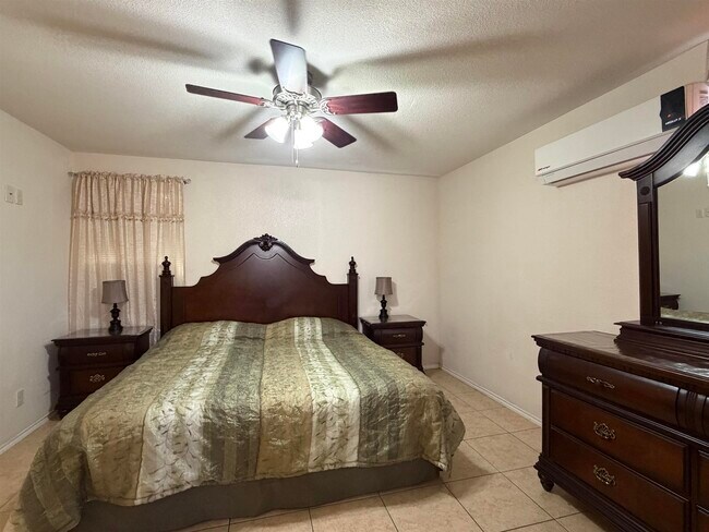 Building Photo - 10214 Blitzen Dr