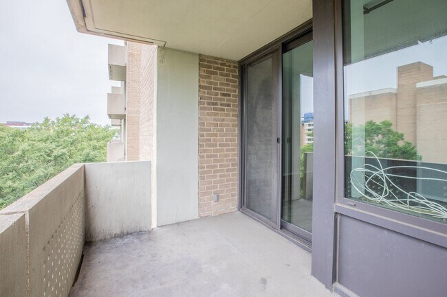 Building Photo - Charming Studio Condo in Southwest Waterfr...