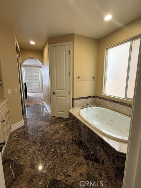 Building Photo - 211 Chicago