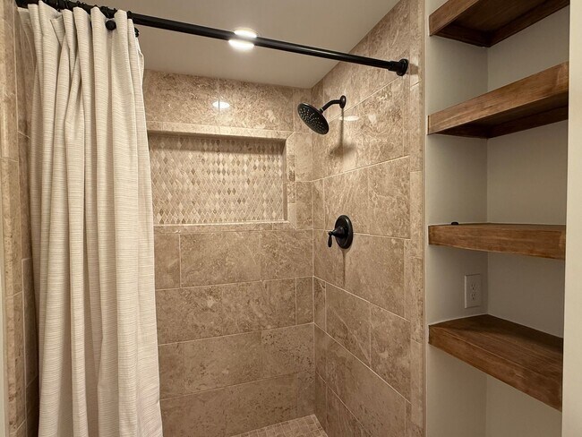 Building Photo - 71 Oak Knoll Dr