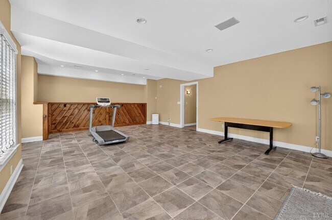 Building Photo - 237 Golf Course Trail