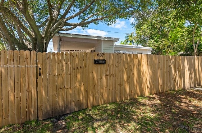 Building Photo - 637 37th St