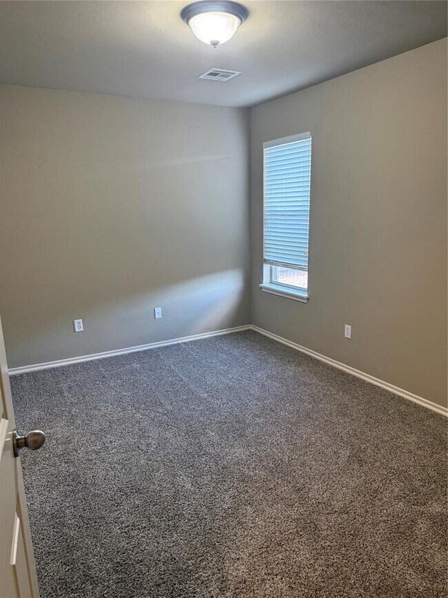 Building Photo - 3804 Matthew Dr