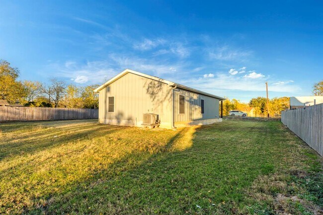 Building Photo - 1303 Aransas St