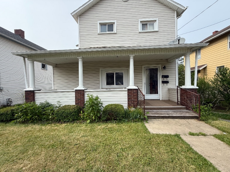 Primary Photo - 102 W Chartes St