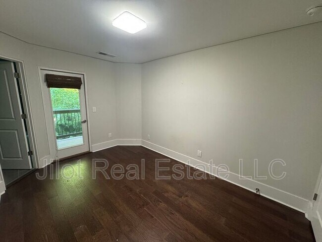 Building Photo - 1280 Dahlgren Lane