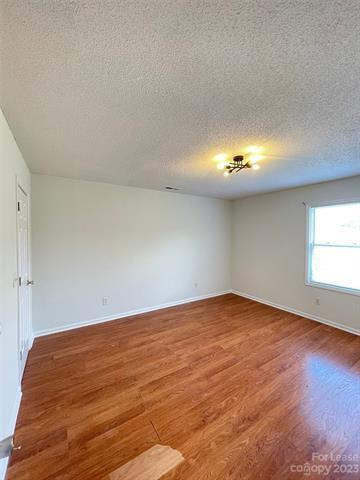 Building Photo - 609 Piper Ct
