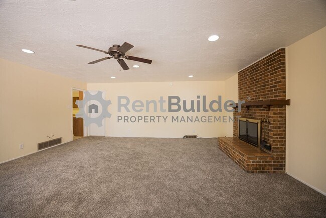Building Photo - 6504 Loftus Ave NE