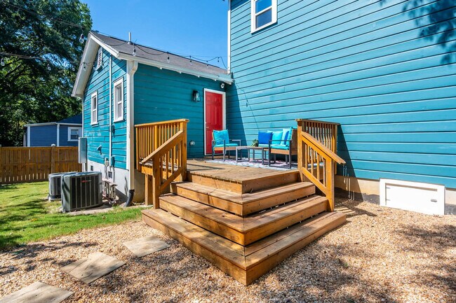 Building Photo - 211 Hargrove St