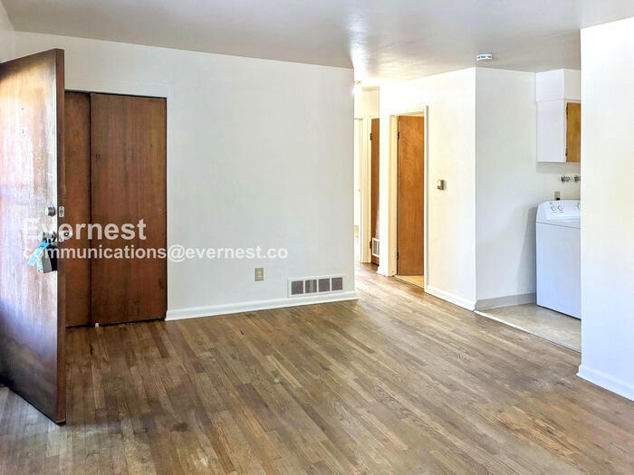 Building Photo - 1307 Castlerock Dr