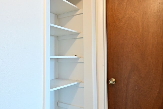 Building Photo - 2 bed 1 Bath townhouse