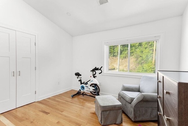 Building Photo - 259 Lake Ave