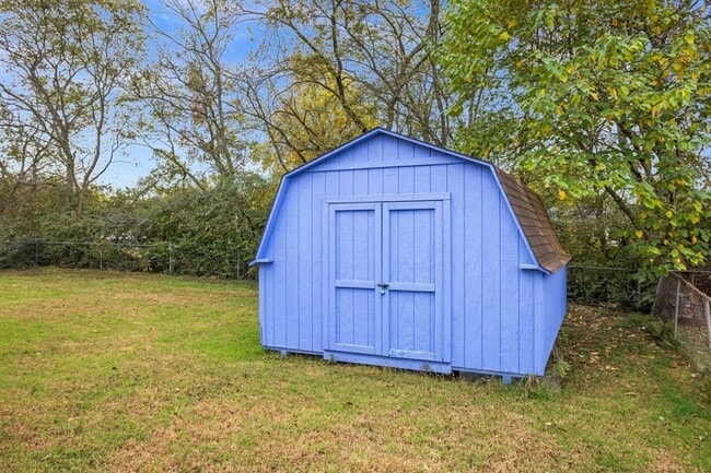 Building Photo - 2909 Cherry Hills Dr