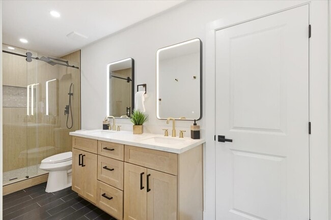 Building Photo - 9603 Emnora Ln