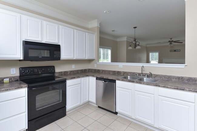 Building Photo - 2 Bedroom, 2.5 Bath in Hampton Forest- Mov...