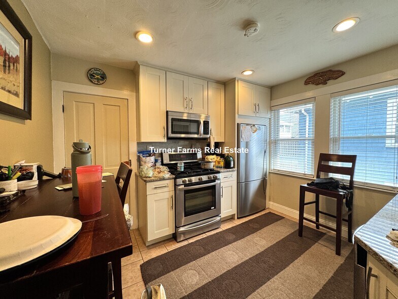 Building Photo - 77 Fairfax St