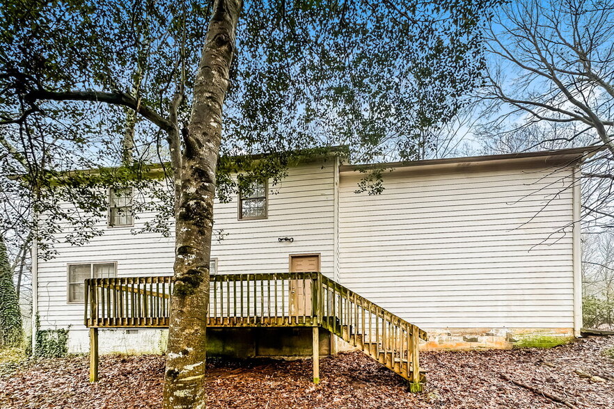 Building Photo - 240 Brookclear Ln