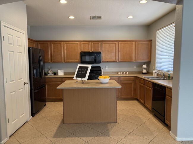 Building Photo - Spectrum rental in Gilbert!