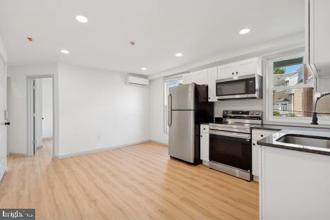 Building Photo - 9 W Hinckley Ave