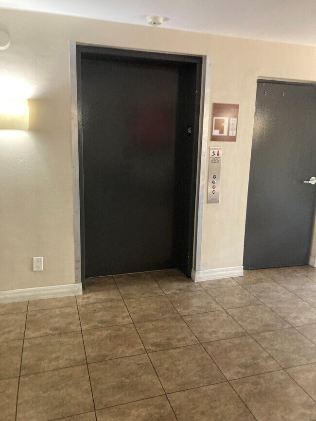 lobby elevator - 5535 Canoga Ave