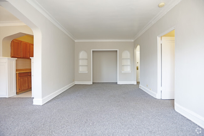 1 BR, 1 BA - Classic - living room - 1033 W Loyola