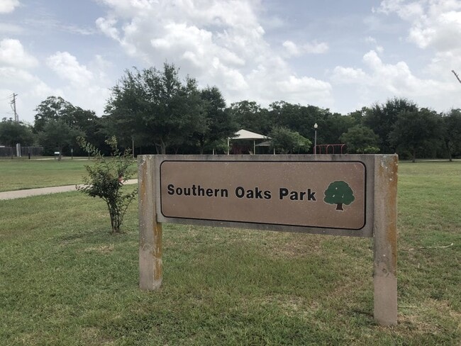 Building Photo - 1202 Brunswick Ct