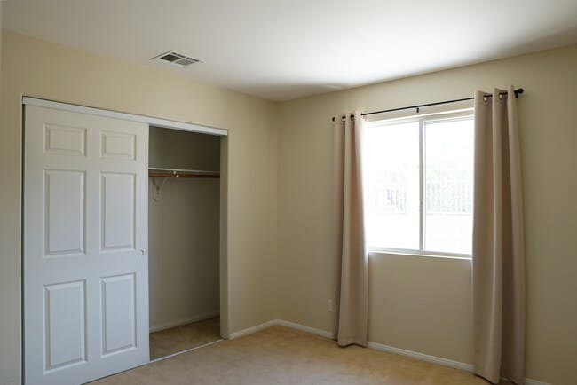 Building Photo - 52205 Avenida Velasco