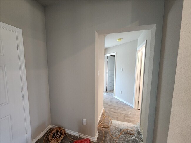 Building Photo - 355 Freestall Dr