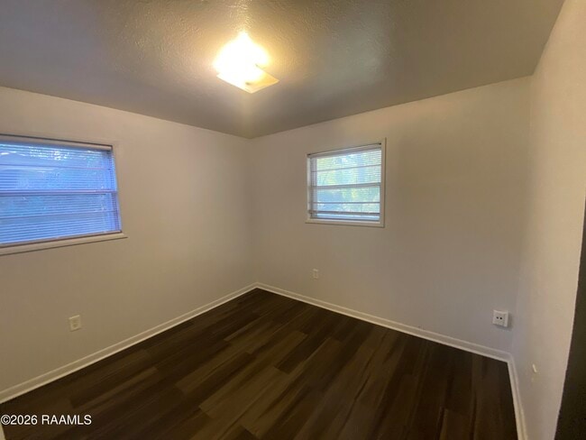 Building Photo - 719 Bluebell St