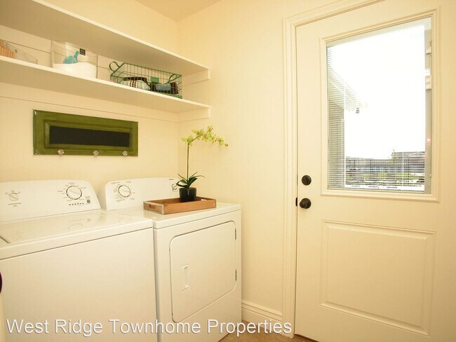 Building Photo - 3 br, 1.5 bath Apartment - 120 West 400 South